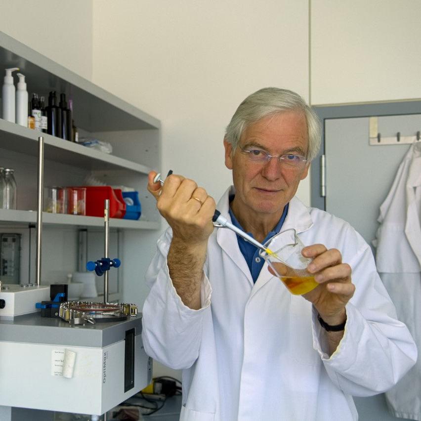 Wolfgang_in_Lab.jpg